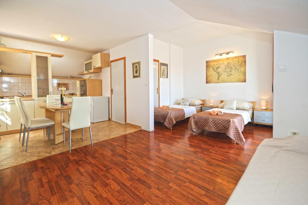 Apartmani Niki Hvar Hvar Town Rum bild